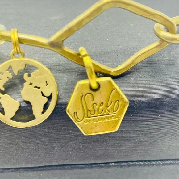 Sseko Vintage Brass and Black Charm Bracelet. Globe, Eye, and Druzy Teardrop - Picture 4 of 8